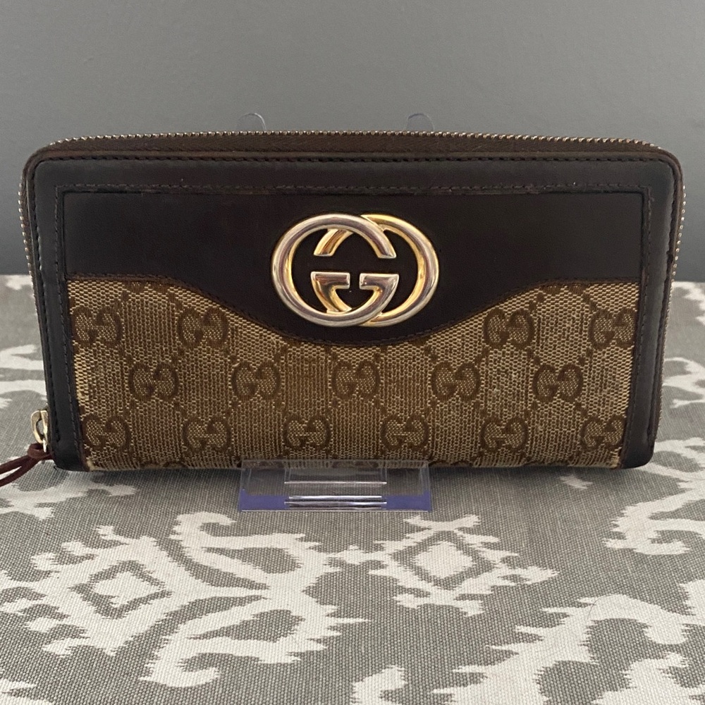 Gucci GG Beige Canvas Zip-Around Long Wallet w/Gold Tone Hardware